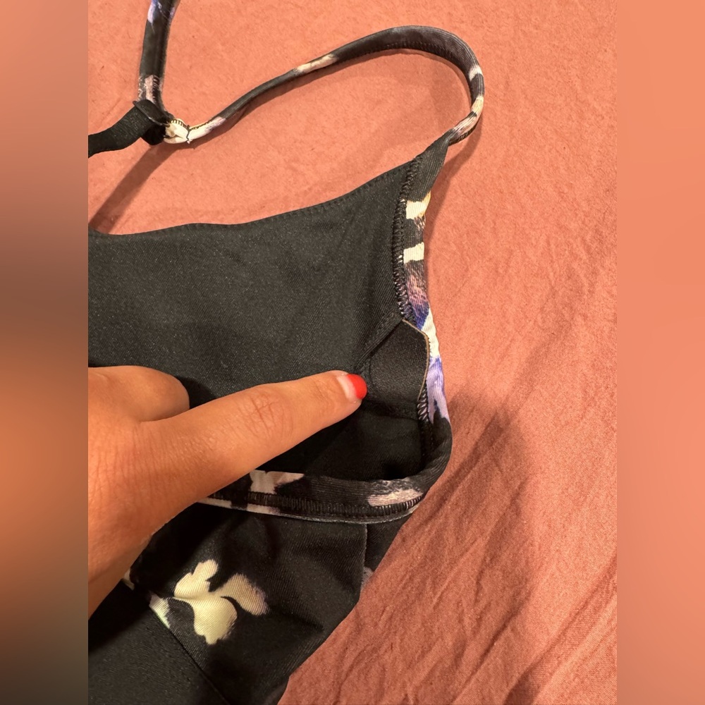 Nike DriFit Sports Bra - Picture 4 of 8